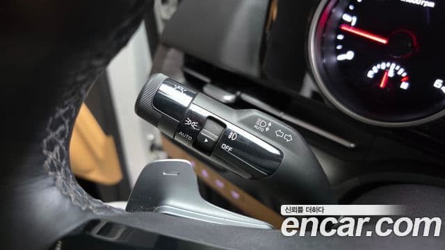 Kia Carnival 2023 — ფოტო 15/20