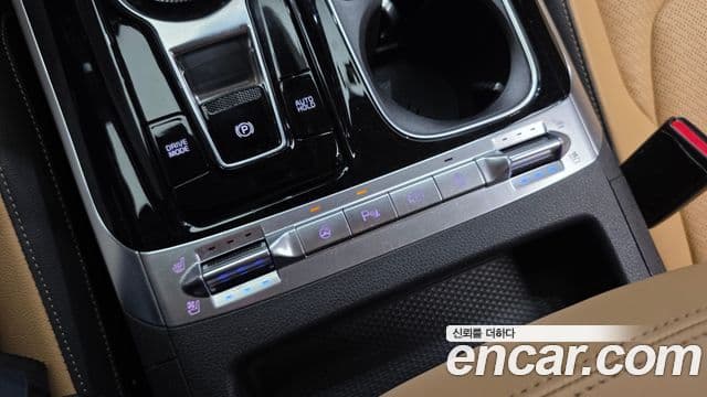 Kia Carnival 2023 — ფოტო 18/20