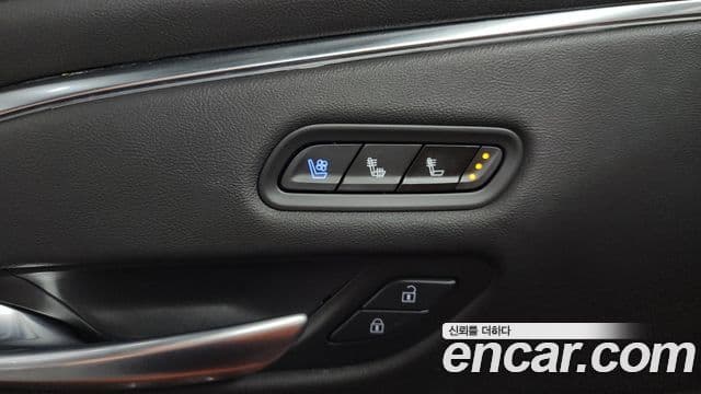 Cadillac Escalade 2022 — ფოტო 17/20
