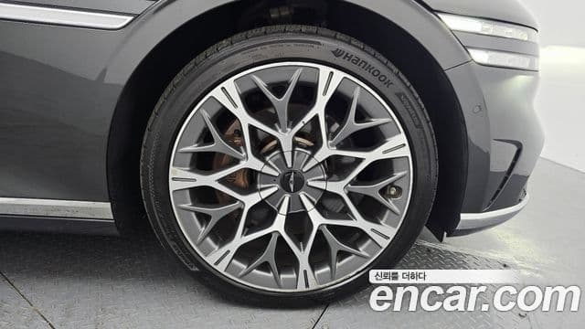 Genesis G90 2023 — Photo 23/38