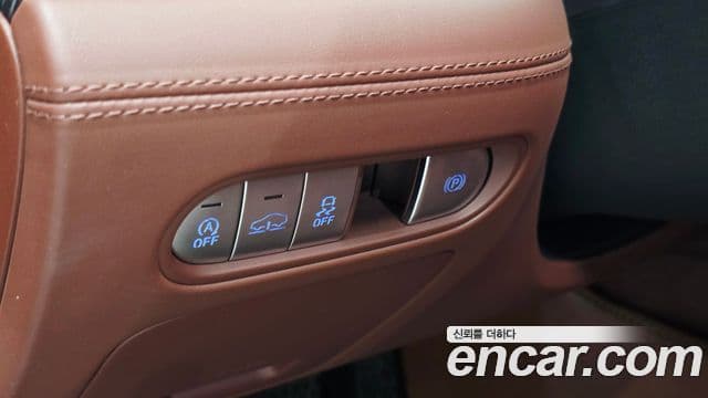 Genesis G90 2023 — Photo 37/38