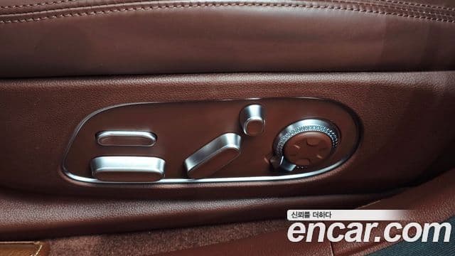 Genesis G90 2023 — Photo 18/38