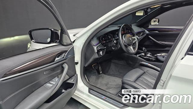 BMW 5 Series 2022 — ფოტო 8/20