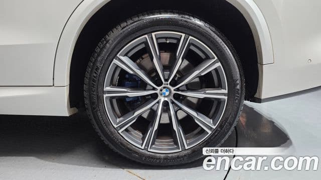 BMW X5 2021 — Şəkil 17/34