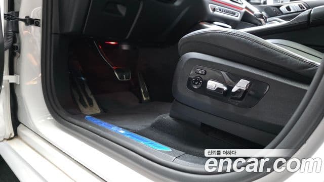 BMW X5 2021 — Şəkil 28/34