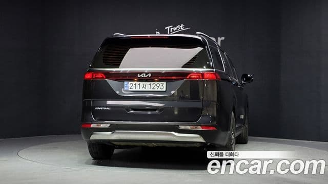 Kia Carnival 2022 — ფოტო 3/20