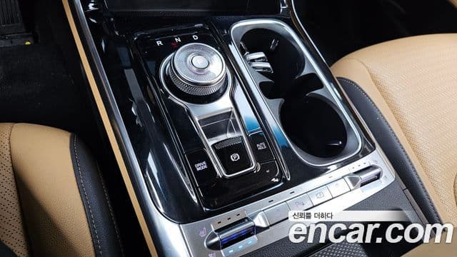 Kia Carnival 2022 — ფოტო 7/20