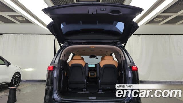 Kia Carnival 2022 — ფოტო 19/20