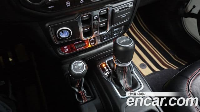 Jeep Gladiator 2022 — ფოტო 8/20