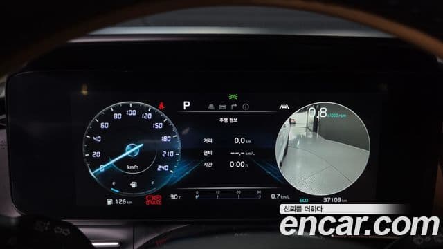 Kia Carnival 2023 — Фото 8/20