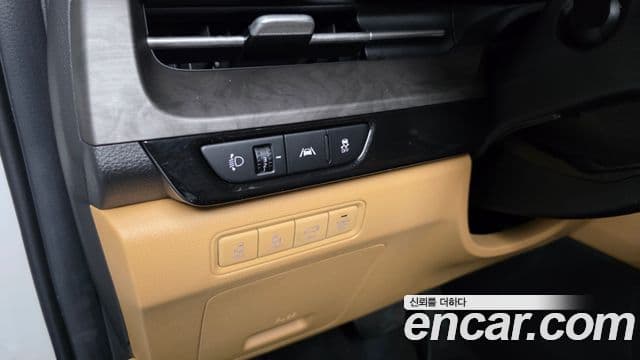 Kia Carnival 2023 — Фото 17/20