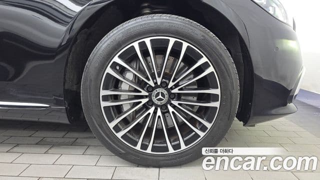 Mercedes-Benz S-Class 2025 — Photo 24/34