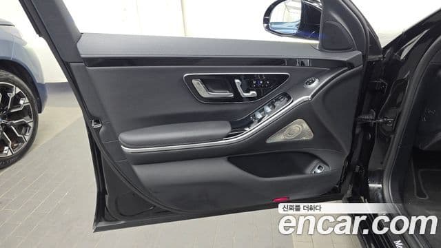 Mercedes-Benz S-Class 2025 — Photo 23/34
