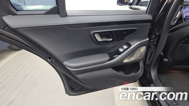 Mercedes-Benz S-Class 2025 — Photo 18/34