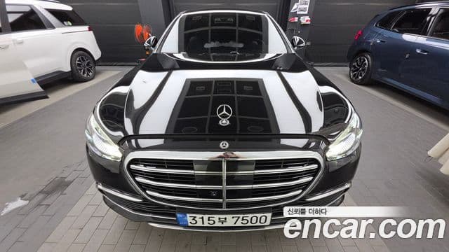 Mercedes-Benz S-Class 2025 — Photo 28/34