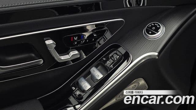 Mercedes-Benz S-Class 2025 — Photo 20/34
