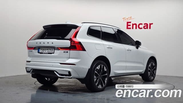 Volvo XC60 2025 — ფოტო 2/20