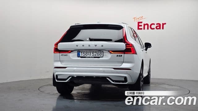 Volvo XC60 2025 — ფოტო 4/20