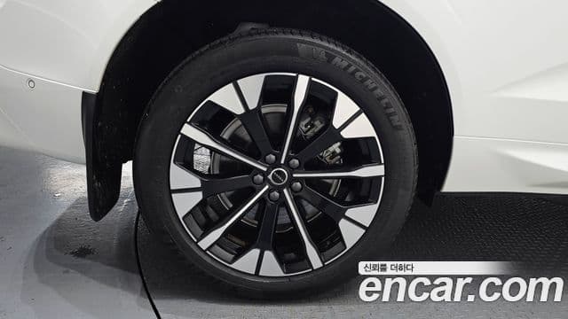 Volvo XC60 2025 — ფოტო 5/20