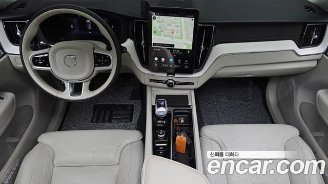 Volvo XC60 2025 — ფოტო 7/20