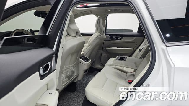 Volvo XC60 2025 — ფოტო 11/20