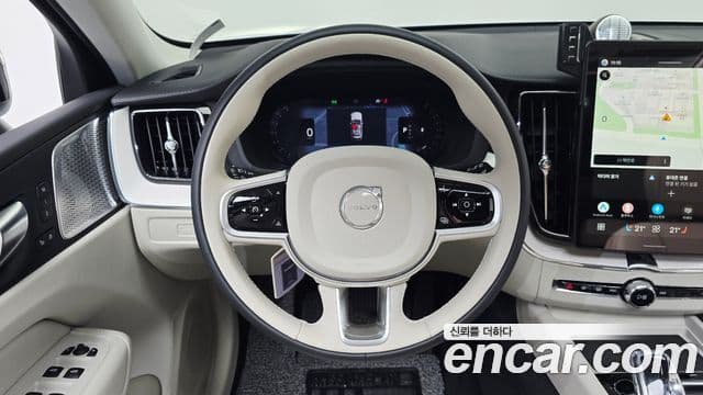 Volvo XC60 2025 — ფოტო 14/20