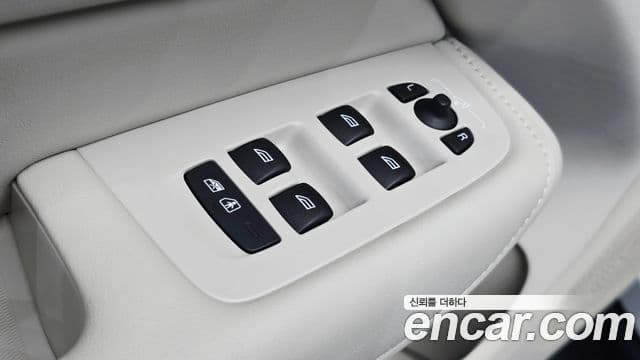 Volvo XC60 2025 — ფოტო 24/38