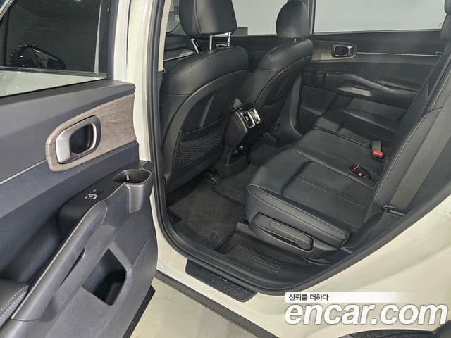 Kia Sorento 2023 — Şəkil 8/18