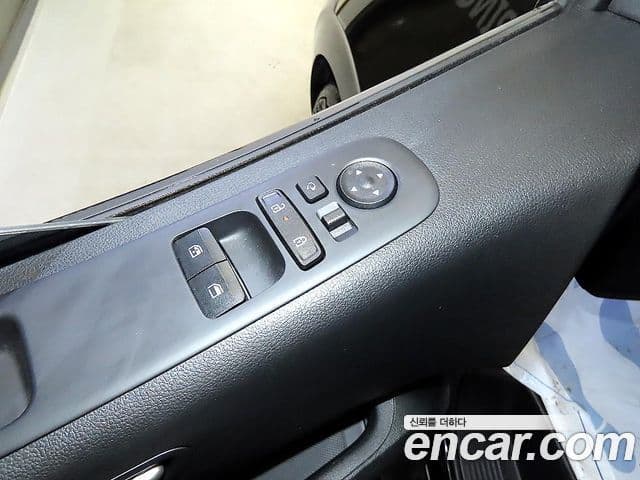 Hyundai Staria 2025 — Фото 10/18