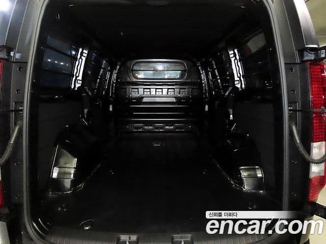 Hyundai Staria 2025 — Фото 14/18