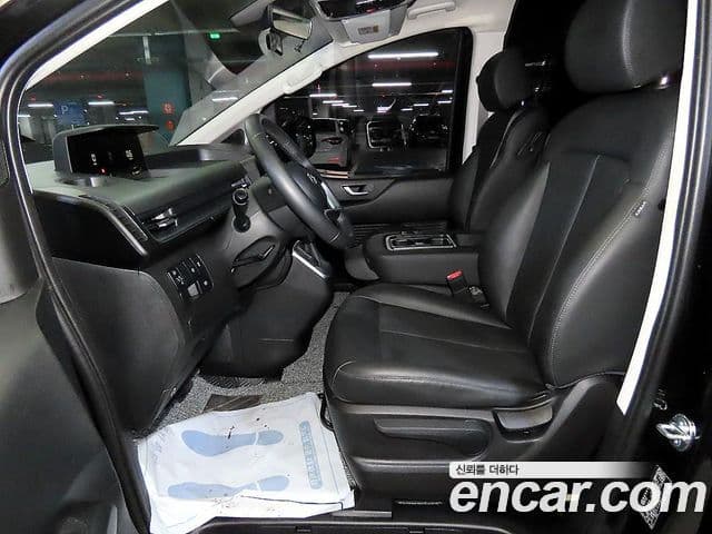 Hyundai Staria 2025 — Фото 15/18