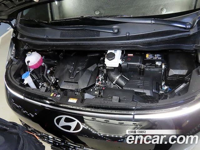 Hyundai Staria 2025 — Фото 16/18