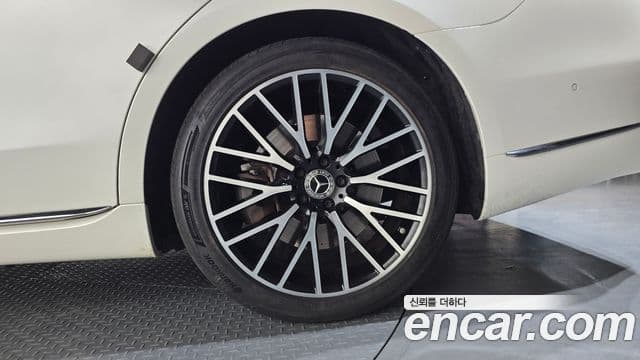 Mercedes-Benz S-Class 2022 — Photo 34/35