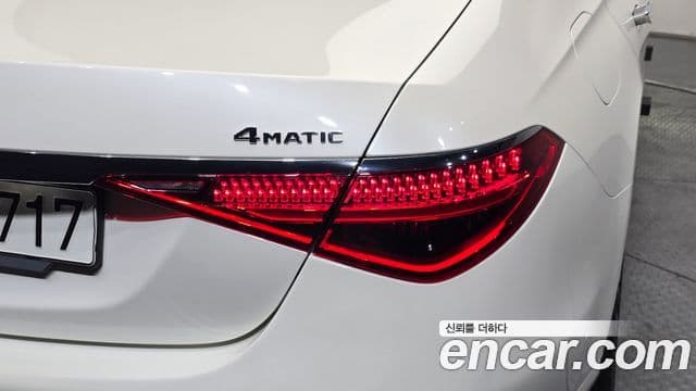 Mercedes-Benz S-Class 2022 — Photo 17/35