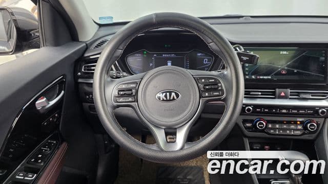 Kia Niro 2019 — ფოტო 13/20