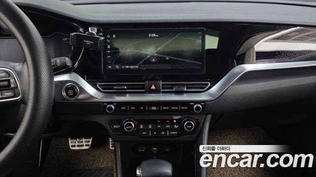 Kia Niro 2019 — ფოტო 14/20