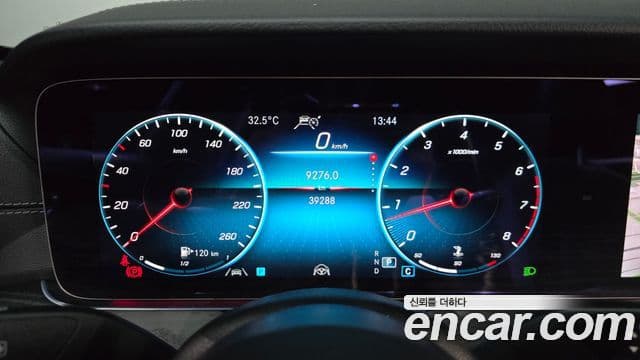 Mercedes-Benz E-Class 2023 — ფოტო 8/20
