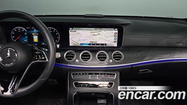 Mercedes-Benz E-Class 2023 — ფოტო 13/20