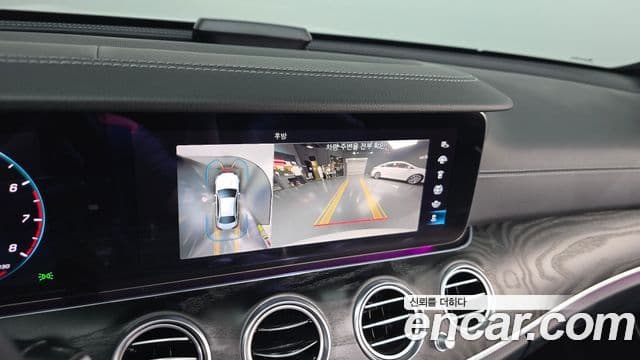 Mercedes-Benz E-Class 2023 — ფოტო 14/20