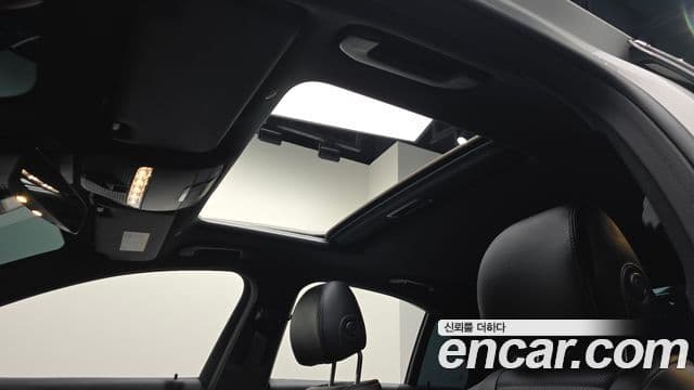 Mercedes-Benz E-Class 2023 — ფოტო 19/20