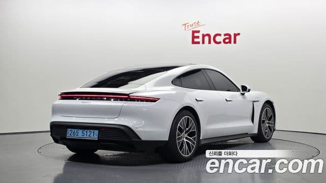 Porsche Taycan 2022 — ფოტო 9/20