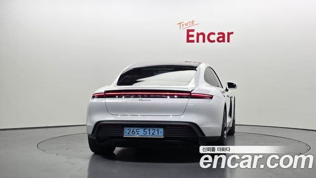 Porsche Taycan 2022 — ფოტო 4/20