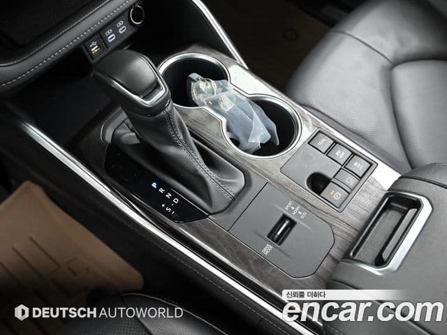 Toyota Highlander 2023 — ფოტო 7/20