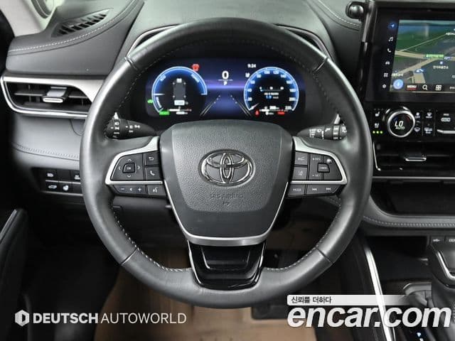 Toyota Highlander 2023 — ფოტო 13/20