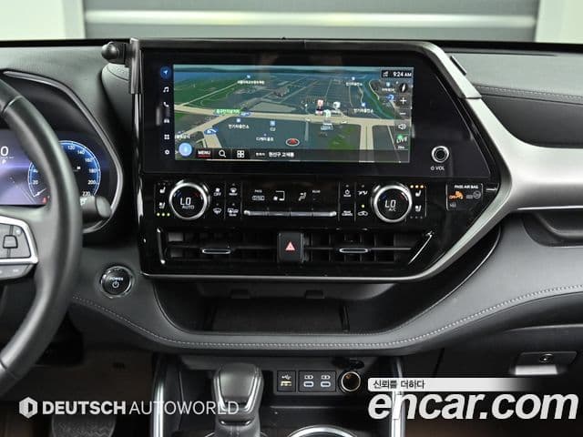 Toyota Highlander 2023 — ფოტო 14/20