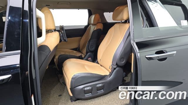 Kia Carnival 2021 — Фото 11/20