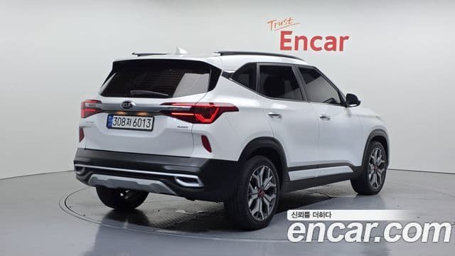 Kia Seltos 2019 — ფოტო 2/20