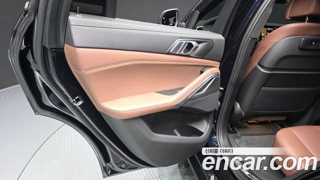 BMW X6 2022 — ფოტო 25/32