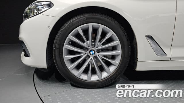 BMW 5 Series 2018 — Şəkil 5/20