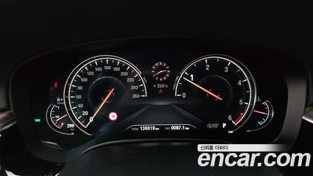 BMW 5 Series 2018 — Şəkil 8/20
